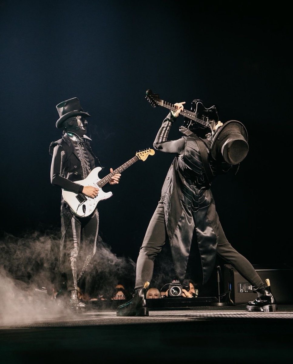 this photo cracks me up because phantom’s… doing whatever phantom does, and Sodo is there like “bro— what the fuck are you on?”