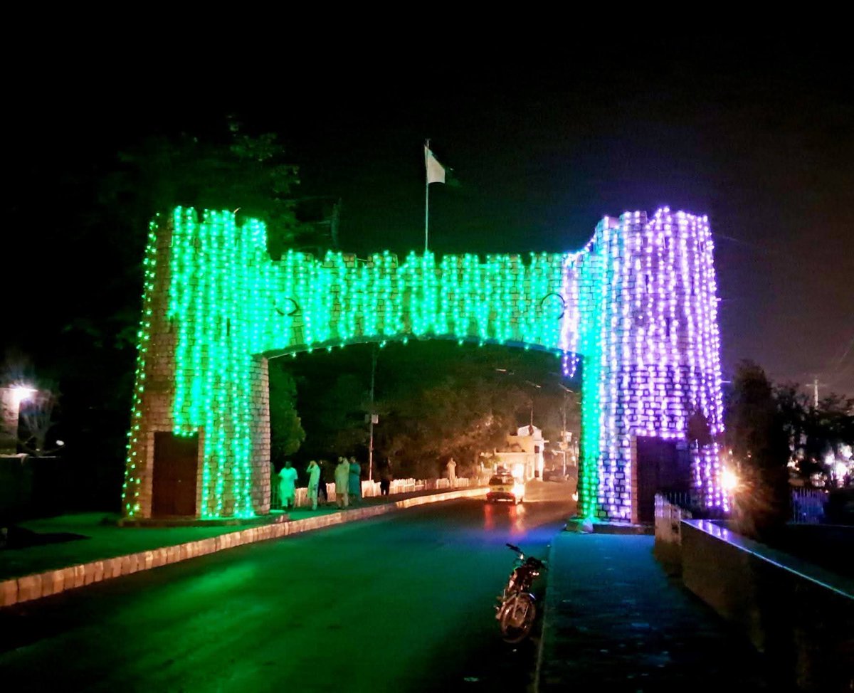 خیبر کی سرزمین پر جشنِ آزادی کی شان، معرکہ حق کا عزم اورحب الوطنی کا جوش عروج پر،ضلعی انتظامیہ خیبر کی زیرنگرانی معرکہ حق اور 78 ویں جشنِ آزادی کی مناسبت سےمرتب شدہ جامع پلان پر عملدرآمد کا سلسلہ جاری ہے۔78 ویں جشن آزادی کےمناسبت سے تاریخی باب خیبر کوبرقی قمقموں سے سجایا گیا ہے۔