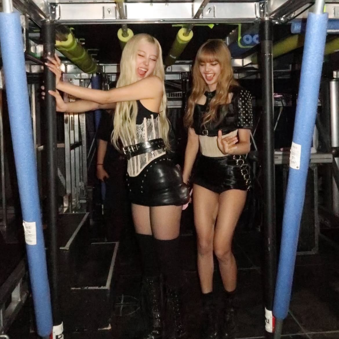 chaevssy's tweet photo. MY CHAELISA 😭😭😭😭 https://t.co/8CXWZBj4AT