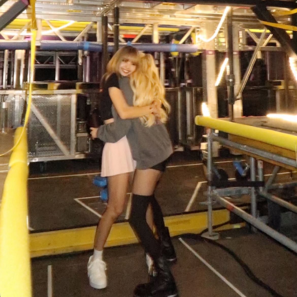 chaevssy's tweet photo. MY CHAELISA 😭😭😭😭 https://t.co/8CXWZBj4AT