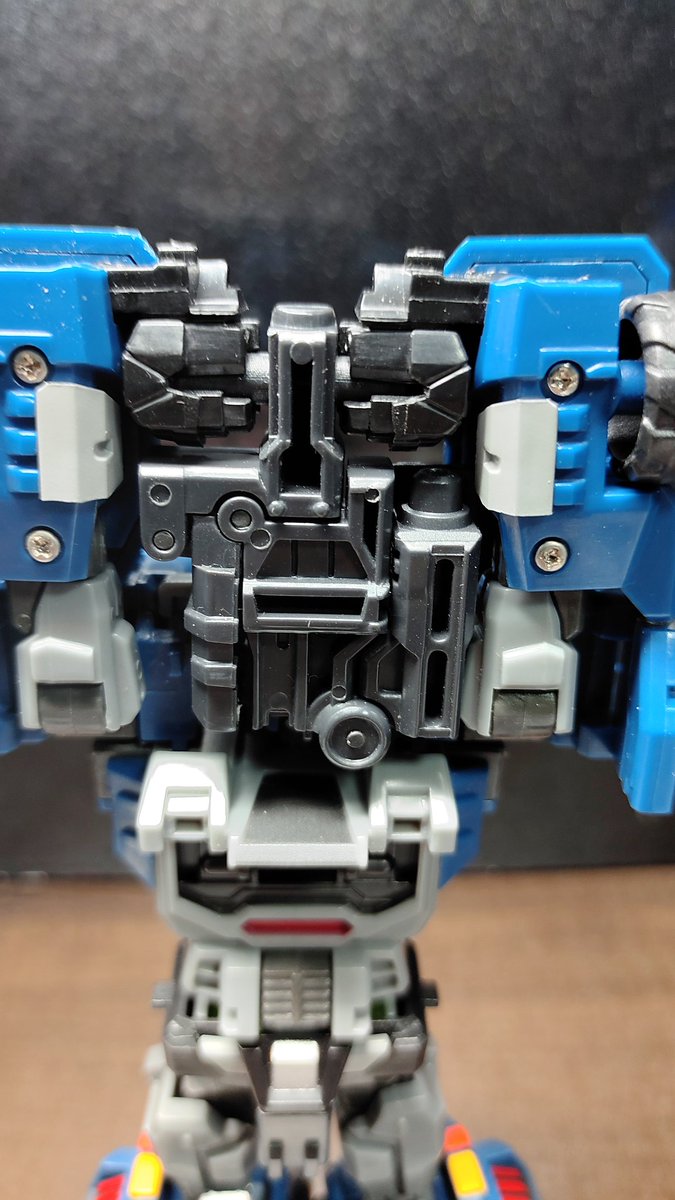 takaha_chanel's tweet photo. #FANSPROJECT WB-02 STEELCORE‼️
お次はビークルモード✨
変形難度は比較的優しいですね‼️
更に他メーカーだとすっ飛ばされてる固定箇所の説明もしっかり記載されています🎶
そして中の人もこのシリーズの売りですね⁉️
変形中武器を両手持ちしてしっかり収納出来るのも最高ですね✨
#非正規 https://t.co/R1rNDimMDO