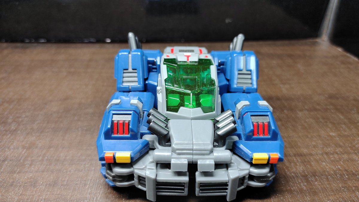 takaha_chanel's tweet photo. #FANSPROJECT WB-02 STEELCORE‼️
お次はビークルモード✨
変形難度は比較的優しいですね‼️
更に他メーカーだとすっ飛ばされてる固定箇所の説明もしっかり記載されています🎶
そして中の人もこのシリーズの売りですね⁉️
変形中武器を両手持ちしてしっかり収納出来るのも最高ですね✨
#非正規 https://t.co/R1rNDimMDO