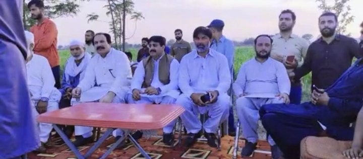 ہم محبت شناس ، لوگوں کو..!
تیری آنکھوں کا فیض کافی ہے