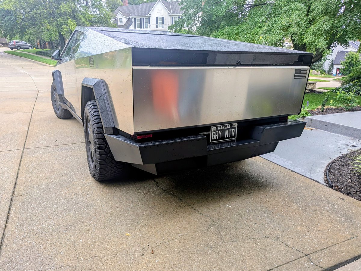 mikegkc's tweet image. New plates. Who dis?@cybertruck