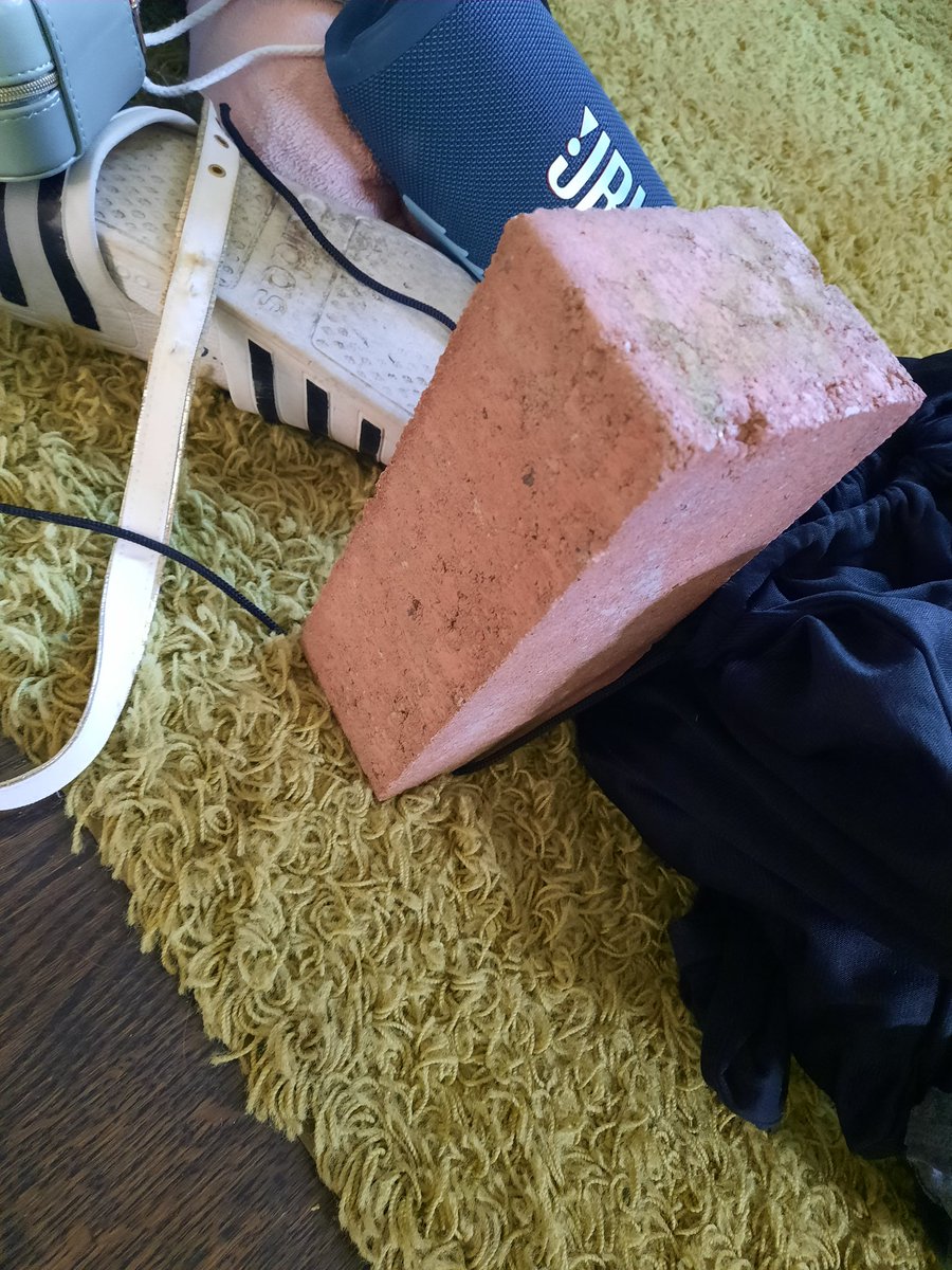 andreakoon's tweet photo. Was man als 15jährige so aus dem Urlaub als Souvenir mitbringt... 😲 https://t.co/i1vd5xcUsl