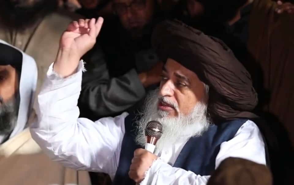 اے کرسیاں اے عہدے اے وزارتاں اے مشیر اے چیف اے امارت اے صدا نی رہنیاں 

"صدا بادشاہی میرے ربّ دی اے"

وَاللّٰہُ عَزِیْزٌ ذُوانْتِقَام 
 اور اللّٰـہ تعالیٰﷻ زبردست اِنتقام لینے والا ہے،

قادیانی دین ؤ ملت کے غدار ہیں 
مرشدِ سلطان امیر المجاھدینؒ
#قادیانی_مرزائی_کافر_مرتد_زندیق