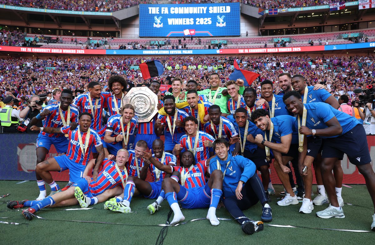 This <a href="/CPFC/">Crystal Palace F.C.</a> team 🤩🏆🏆

#CommunityShield