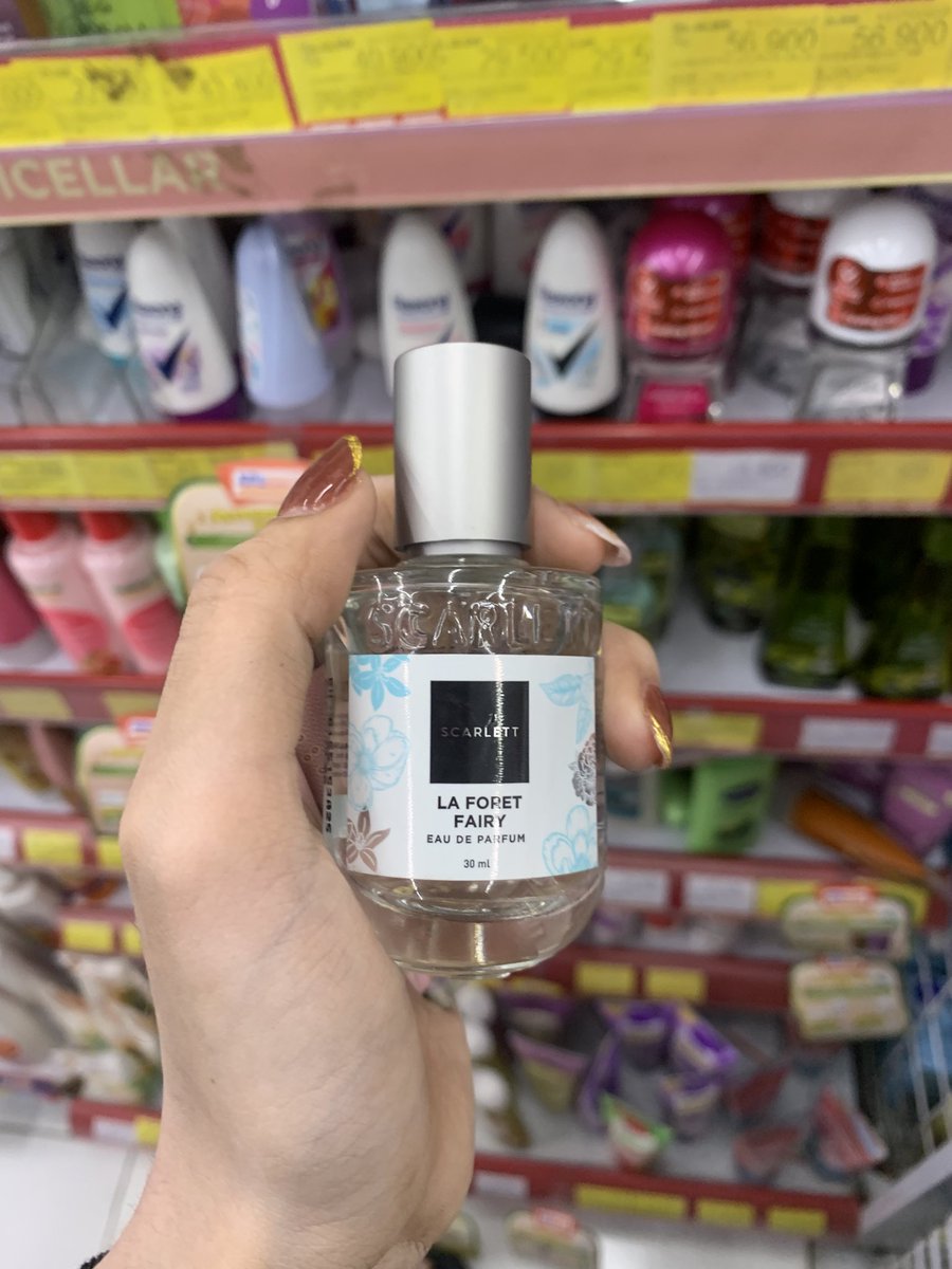 vavasppaaccee's tweet photo. top 2 parfum scarlett ala akuu https://t.co/oY257nvkvn