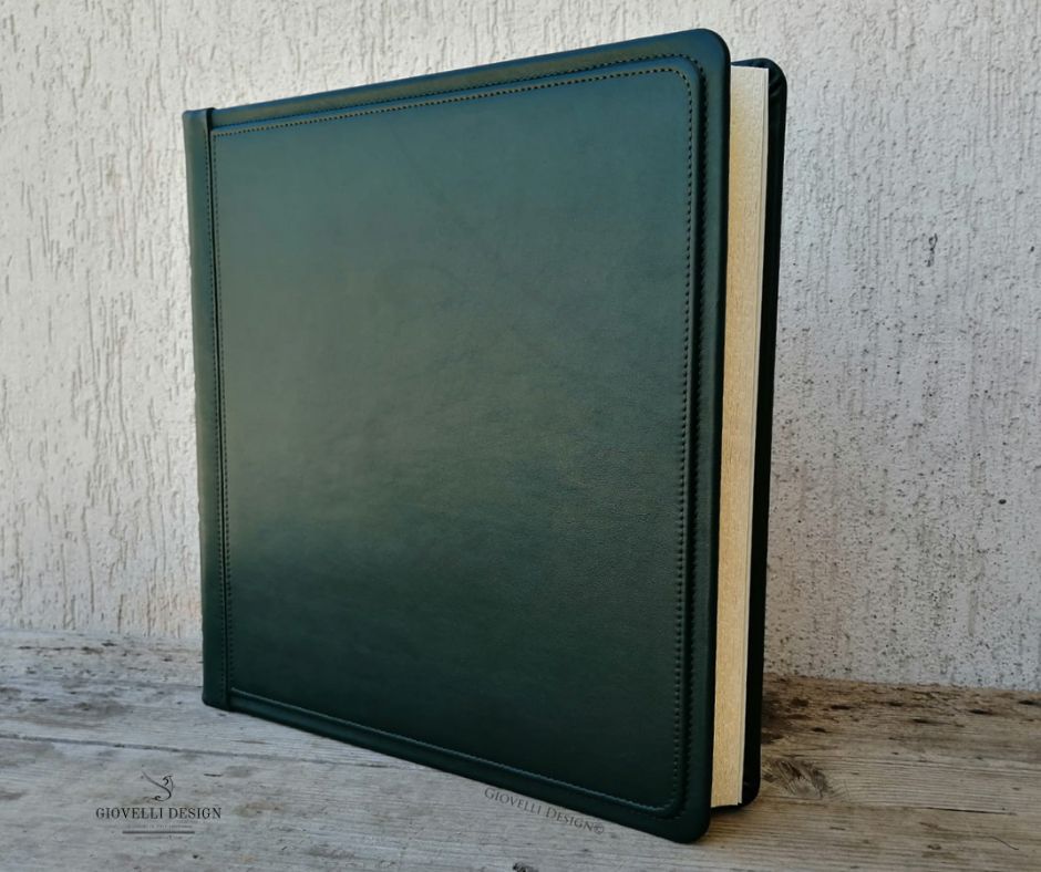GiovelliDesign's tweet photo. 📖 Racconta la tua storia con stile. Il nostro Album Fotografico Artigianale in Pelle è realizzato a mano in vera pelle e può essere personalizzato con nomi, date o frasi speciali. Perfetto per matrimoni, anniversari o momenti unici. ✨ #GiovelliDesign #LuxuryAlbum https://t.co/CwyKPmK9TO
