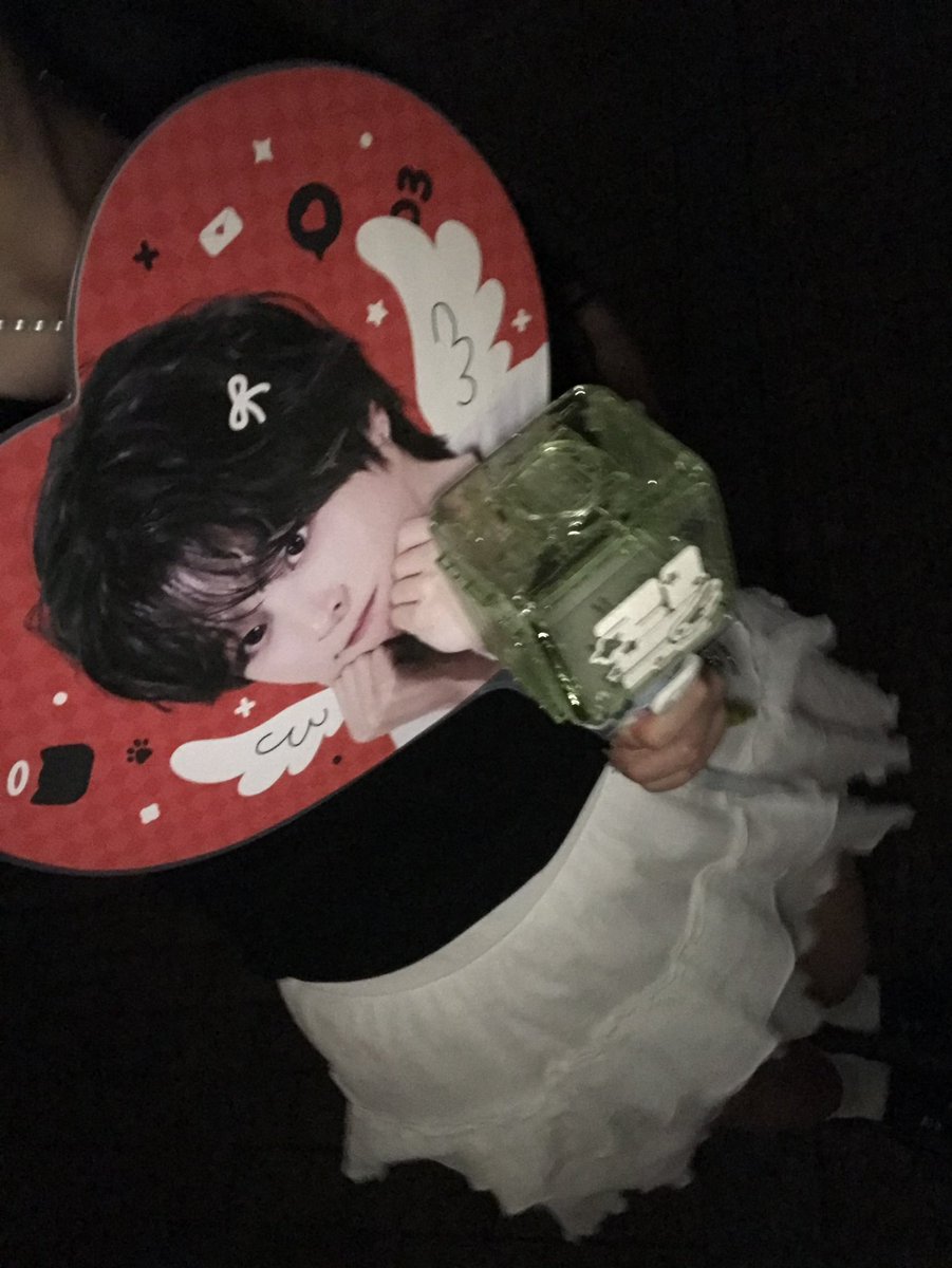 ︎︎re tweet media