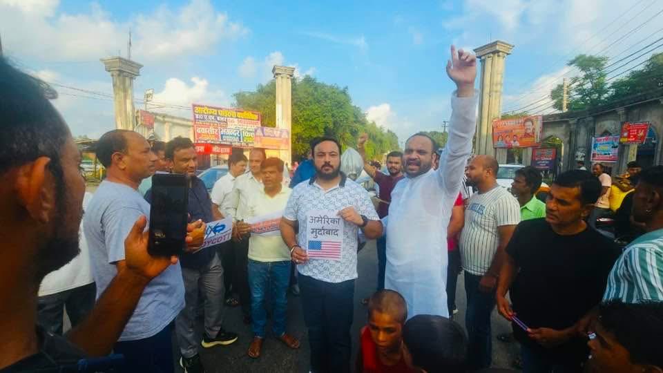 AftabAdvani's tweet photo. ट्रम्प तेरी दादागीरी नहीं चलेगी नहीं चलेगी ।
@narendramodi जी ज़िंदाबाद 
@DonaldTrump @realDonaldTrump मुर्दाबाद मुर्दाबाद । https://t.co/JFq09FZk9o