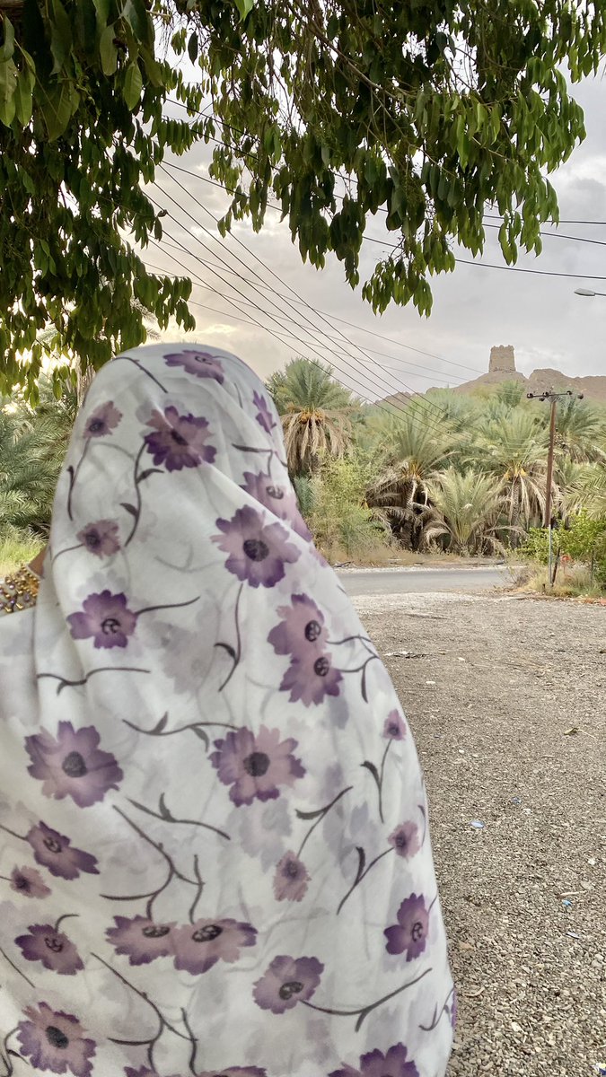 shathaa_33's tweet photo. من عجائب الدنيا 

أحدهم يعذبها لأنها تحبه والآخر يحاول أن يسعدها لكي تحبه 

#همسه_مسائيه https://t.co/XUgY75qM5e