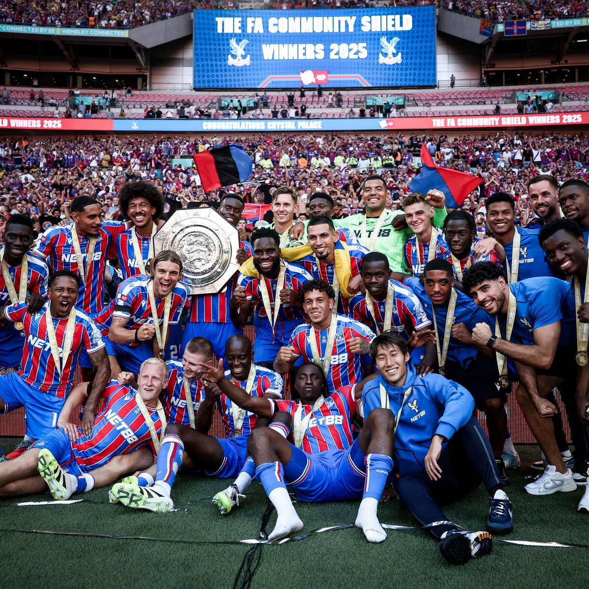 brfootball's tweet photo. Crystal Palace lift their first Community Shield 🎉 https://t.co/PB9naUNoeY