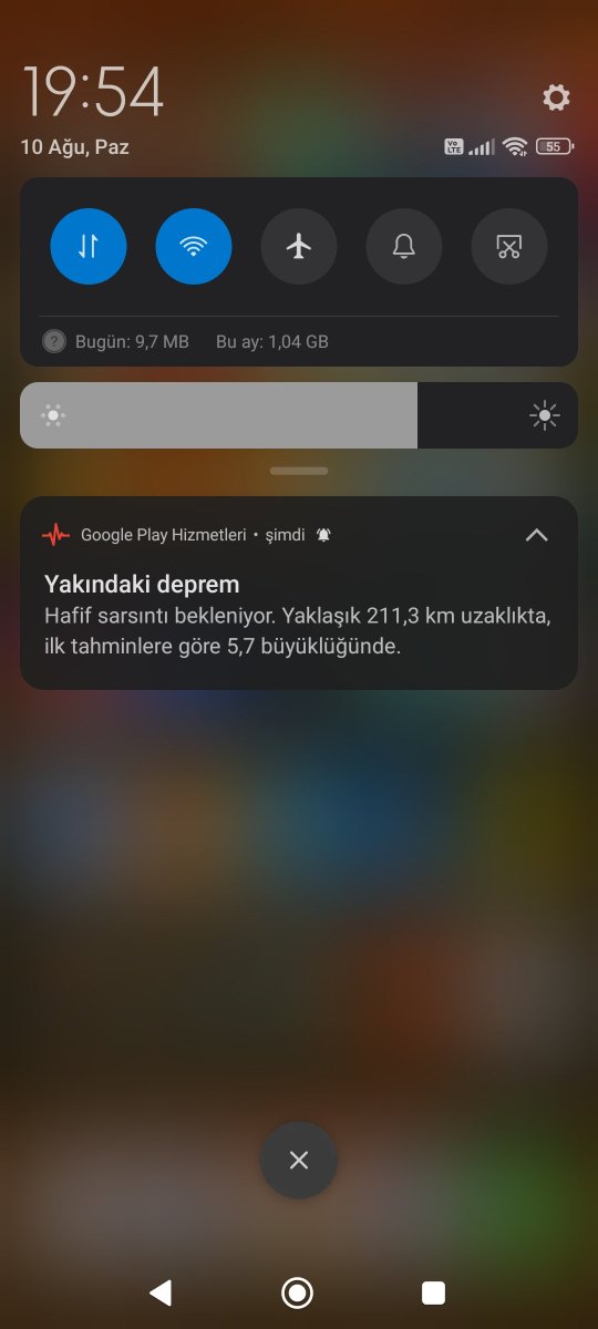 Ahmettefee1's tweet photo. Deprem oluyor lan 10 Saniye önce bildirim verdi #Deprem https://t.co/YRmmoerbXa