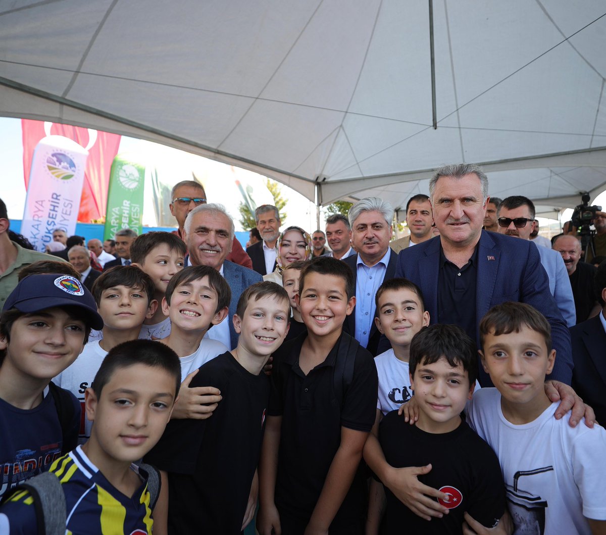 GSB demek icraat demek!🏟️

Sakarya’da gençlerimizin gelişimine katkı sunacak, sporumuzu daha da ileriye taşıyacak yatırımlarımızın temelini attık.🏗️

Genç arkadaşlarımıza ve spor şehri Sakarya’mıza hayırlı olsun.🇹🇷