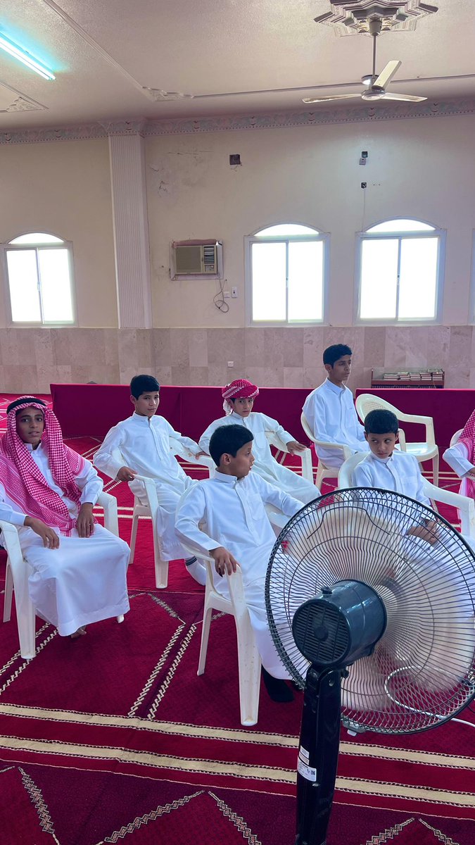 تدشين جمعية تحفيظ القرآن الكريم بالناصفة

#فايز_القريص 

الناصفة – الأحد 16 صفر 1447هـ
شهد مركز الناصفة اليوم الأحد الموافق 16 / 2 / 1447هـ تدشين جمعية تحفيظ القرآن الكريم، بحضور رئيس المركز الأستاذ مقرن بن علي الدوسري، والشيخ كساب بن مهجع الضبيعان، وعدد من وجهاء وأعيان مركز