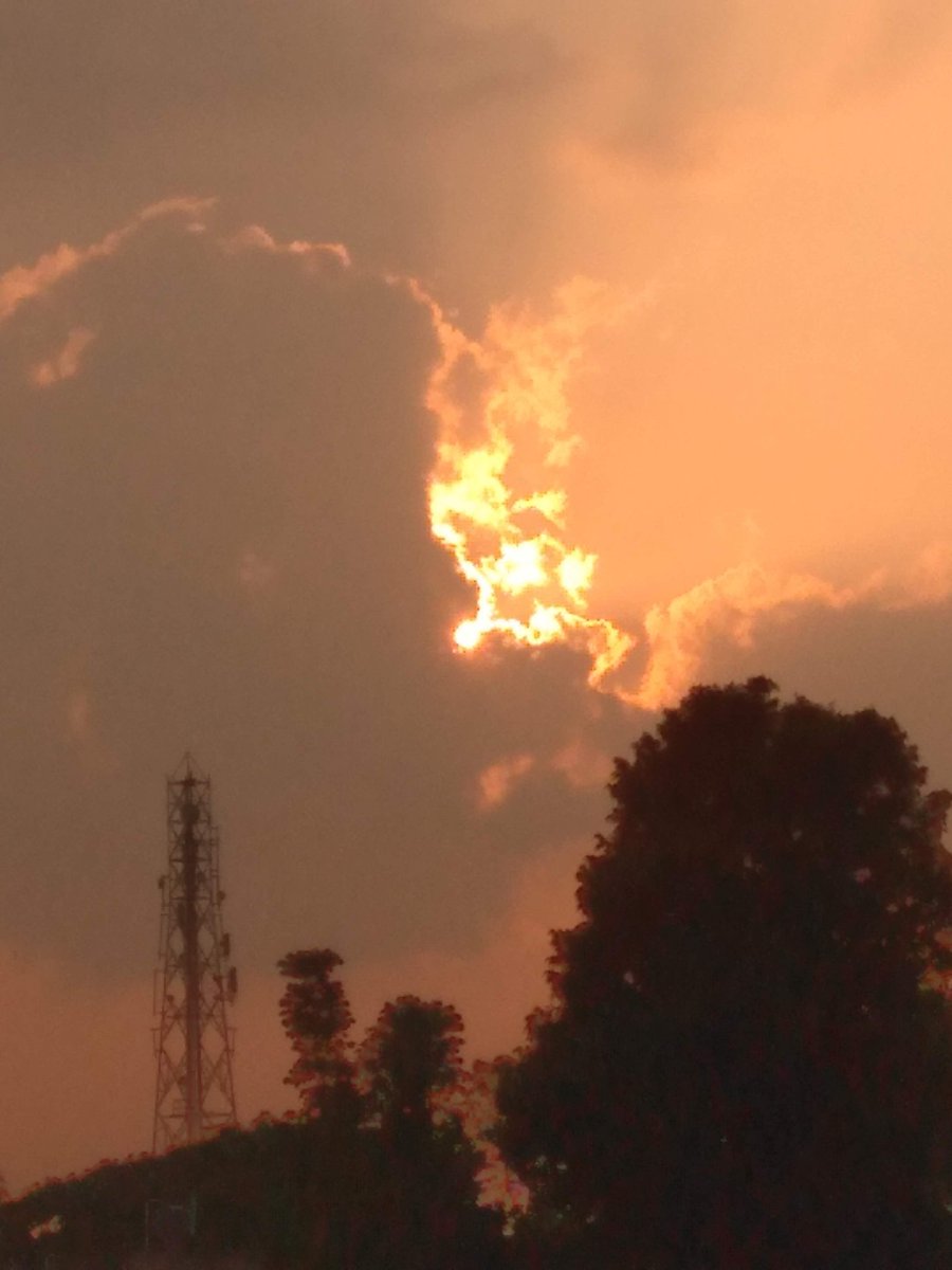 bhramar_ray's tweet photo. Who did set the fire in the sky ?
#AlphabetChallenge
#WeekFforFire https://t.co/XACl1PMytT
