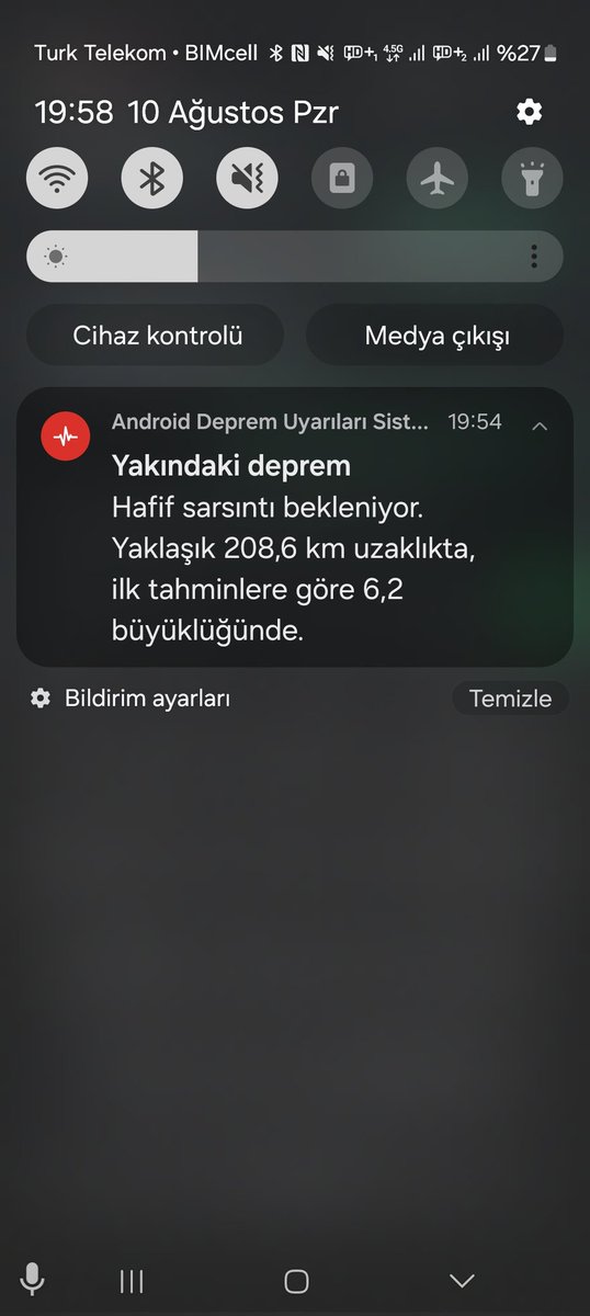 ilayda_mutcali's tweet photo. Deprem olmadan önce bildirim gelse 
#deprem https://t.co/ImzOtrazMs