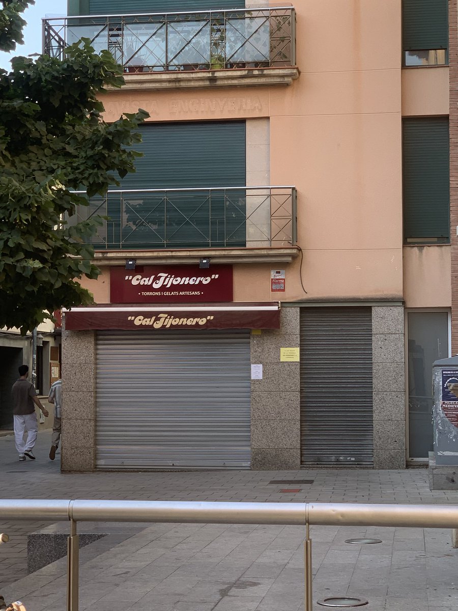 xauxa1972's tweet photo. Agost. Diumege tarda. Onada de calor. I les oxateries/gelateries de Granollers, tancades #etFelicitoFill #oletuOleTu #jijonenca #sivent #orXata #aixíNo #Granollers @orxata @La_Jijonenca https://t.co/TggQXyVHiN