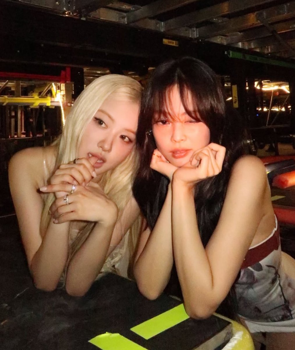 vousjay's tweet photo. แชนี่หน้าสวยกันมาก ถูกต้องมากๆๆๆๆพวกยัยคนสวย😭🫵🏻😭🫵🏻😭🫵🏻 https://t.co/1X8IJiIQHz