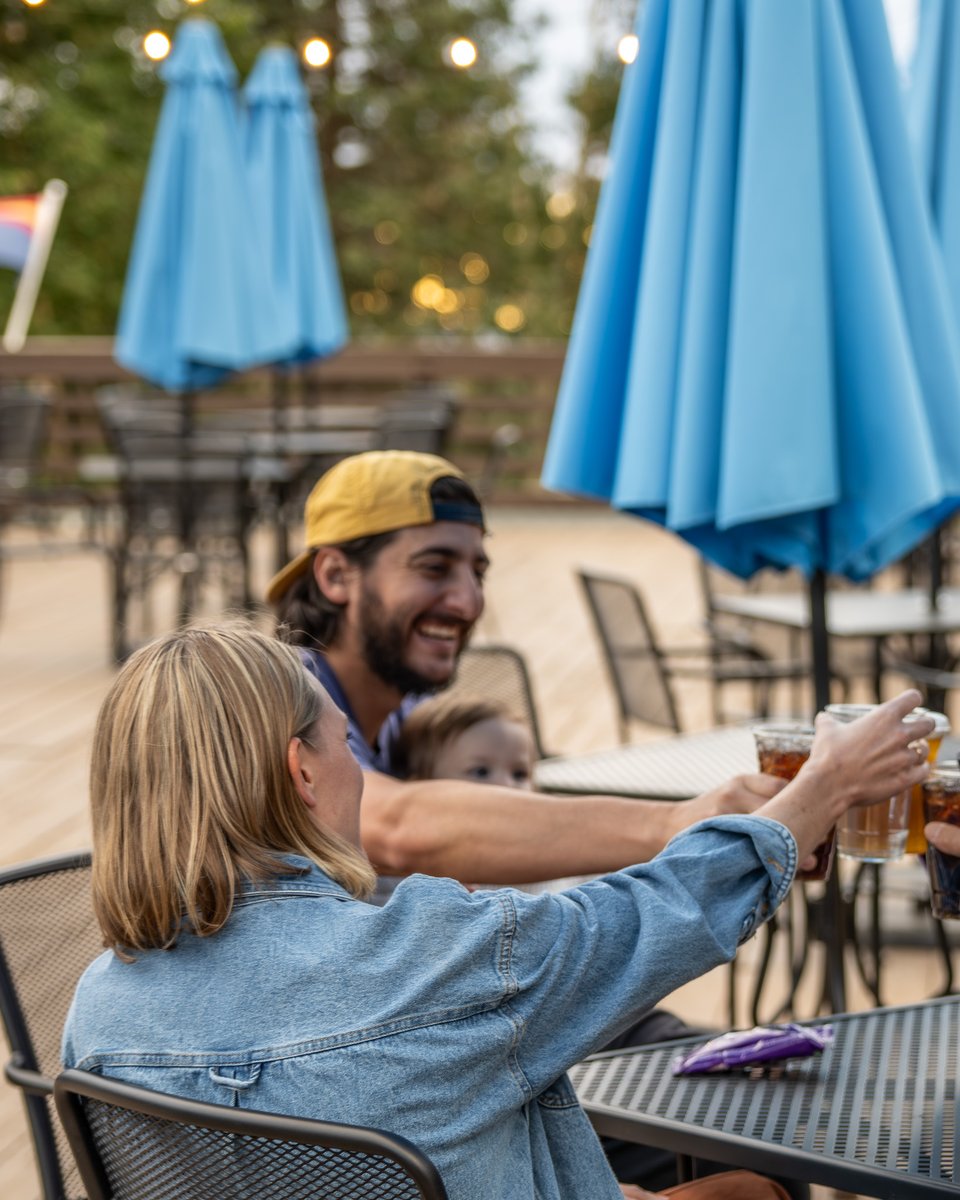 Wrap up your weekend with Elevated Eats &amp; Music on the mountain! 🥗🎶

Music with local favorite, Justin Merkel kicks off at 3:30 PM today with dinner service beginning shortly after. A relaxing Sunday evening on the mountain awaits! 

loom.ly/icQOjhU