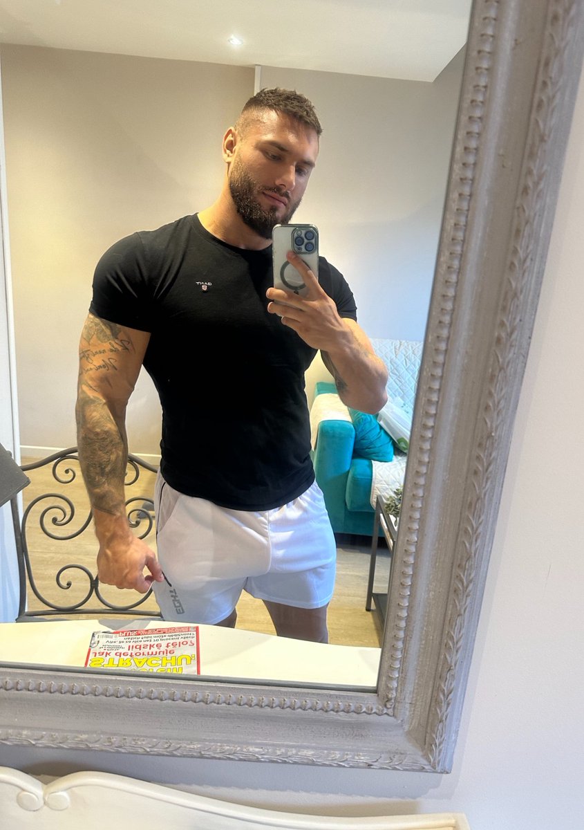 AlphaBrock28's tweet photo. Let me be your daily dose of dirty therapy. 😈💋 https://t.co/6Yeobd2hTp