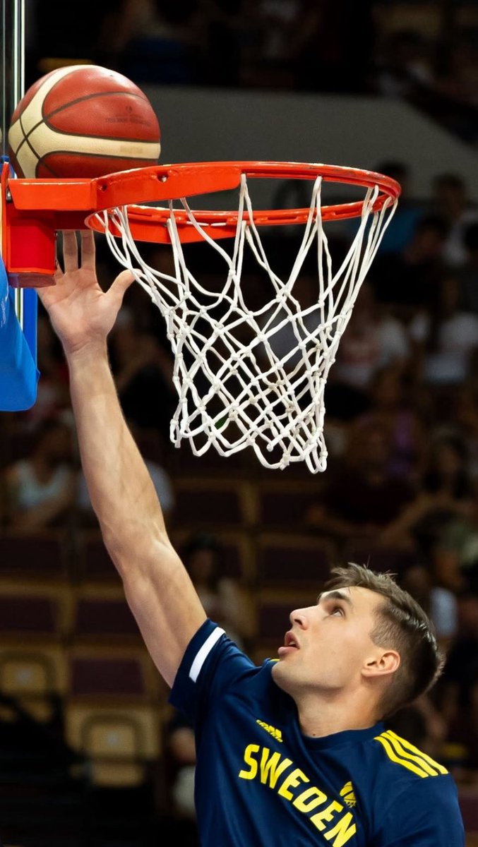📊🇸🇪 Will Falk (<a href="/UCAMMurcia/">UCAM Murcia</a>) ha firmado 10 puntos y 4 rebotes (10 valoración) en la derrota de Suecia ante Polonia por 74-72, en partido de preparación al Eurobasket 

🔂 El alero sueco ha disputado un total de 25 minutos

📸 <a href="/swebasketball/">Sweden Basketball 🇸🇪🏀</a> / <a href="/WilhelmFalk1/">WilhelmFalk</a>