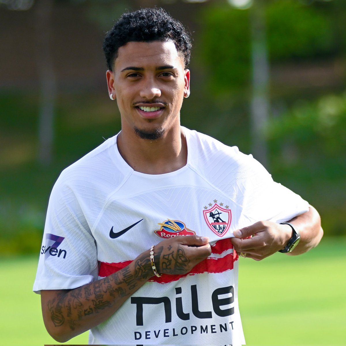 من بلاد السامبا قادم للتألق في ميت عقبة 🏹🤍
خوان ألفينا يستعد لإضافة لمسته البرازيلية 🇧🇷🎶