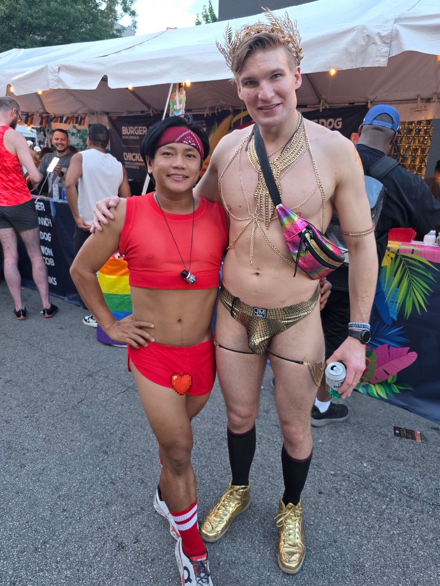 redginger143's tweet image. Happy Market Days, Chicago! 🏳️‍🌈💗🥳 Love to all the locals and fabulous travelers joining the fun! 🎉✨

#MarketDaysChicago #LoveIsLove #PrideVibes #ChicagoEvents #LGBTQ+ #CelebrateDiversity #RainbowWeekend #ChicagoPride