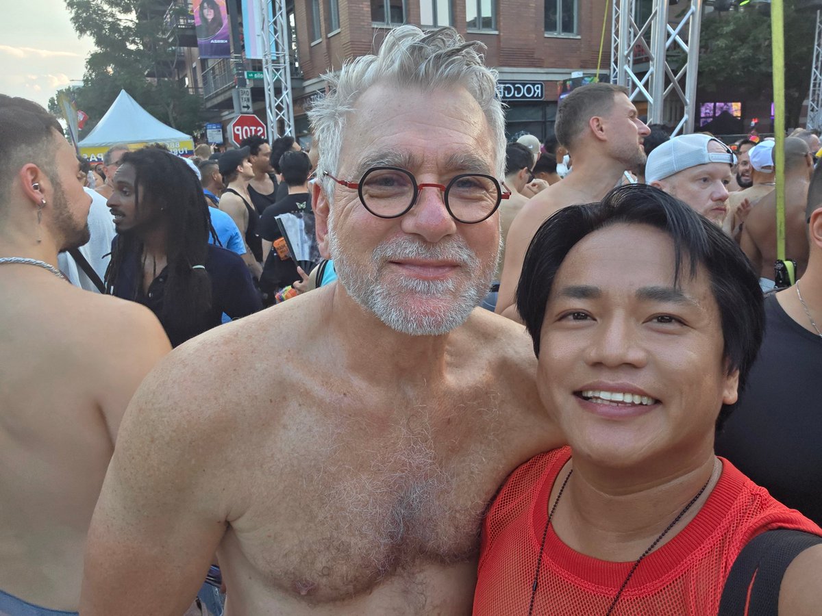 redginger143's tweet image. Happy Market Days, Chicago! 🏳️‍🌈💗🥳 Love to all the locals and fabulous travelers joining the fun! 🎉✨

#MarketDaysChicago #LoveIsLove #PrideVibes #ChicagoEvents #LGBTQ+ #CelebrateDiversity #RainbowWeekend #ChicagoPride