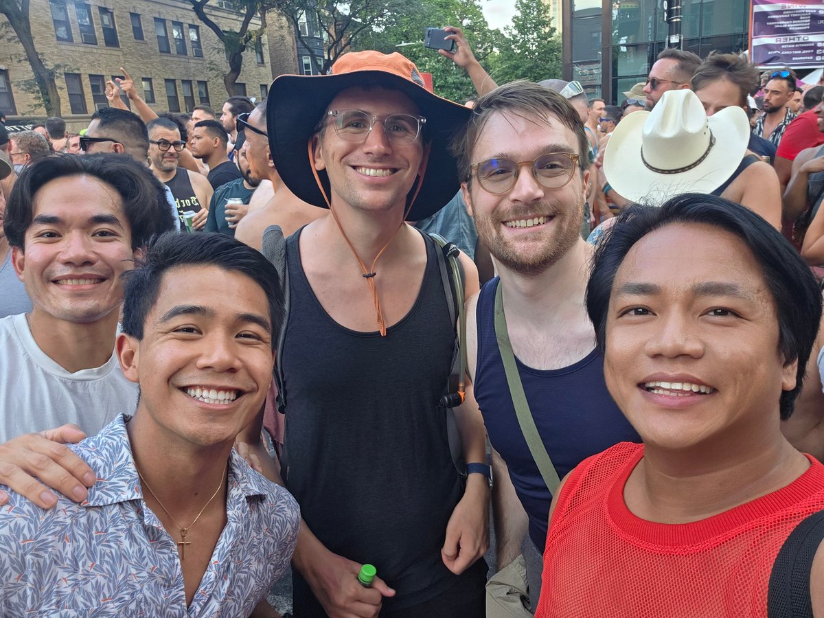 redginger143's tweet image. Happy Market Days, Chicago! 🏳️‍🌈💗🥳 Love to all the locals and fabulous travelers joining the fun! 🎉✨

#MarketDaysChicago #LoveIsLove #PrideVibes #ChicagoEvents #LGBTQ+ #CelebrateDiversity #RainbowWeekend #ChicagoPride