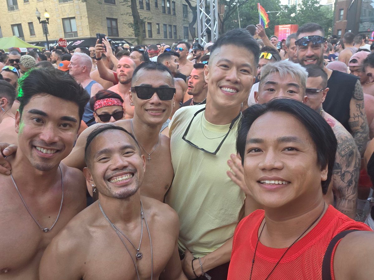 redginger143's tweet image. Happy Market Days, Chicago! 🏳️‍🌈💗🥳 Love to all the locals and fabulous travelers joining the fun! 🎉✨

#MarketDaysChicago #LoveIsLove #PrideVibes #ChicagoEvents #LGBTQ+ #CelebrateDiversity #RainbowWeekend #ChicagoPride