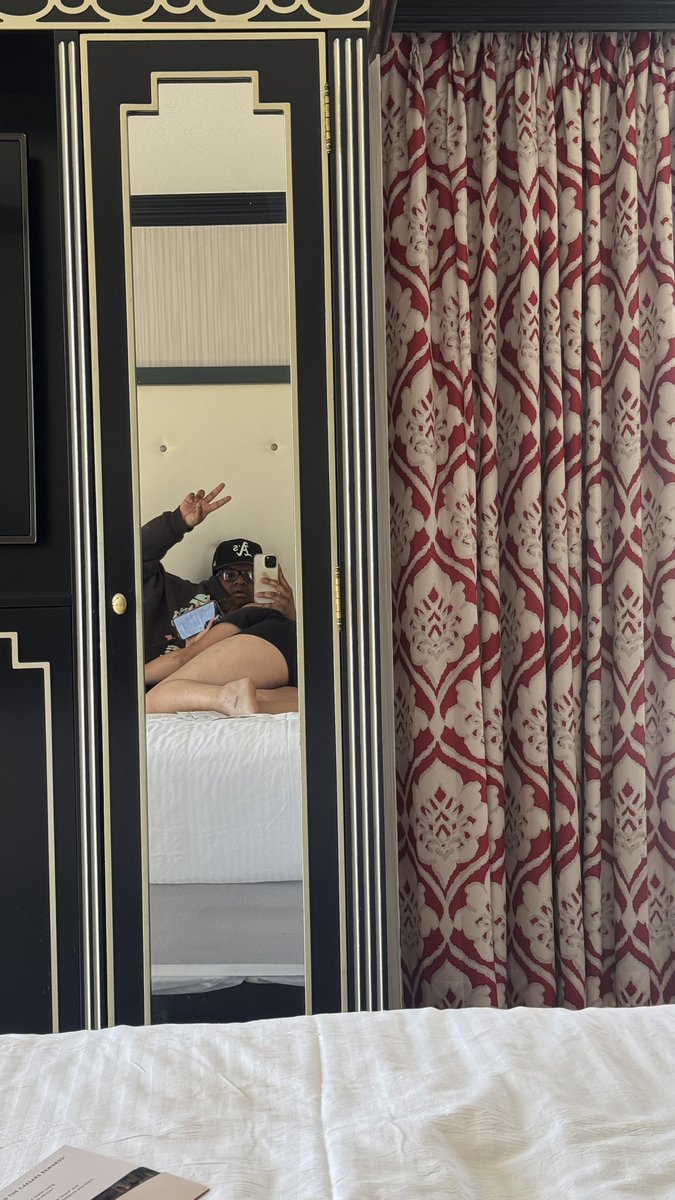 33dontay's tweet photo. did drake ever diss this hotel?! https://t.co/N4DqJVC6D6