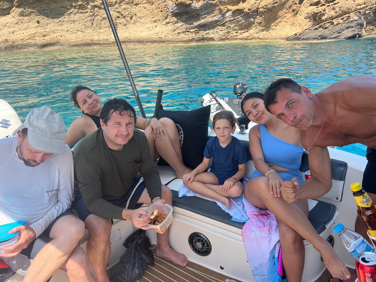 grallariatours's tweet photo. Jornada a les illes Columbretes. Paradís desconegut i refugi d’endemismes i colònia d’espècies marines com l’ocell de tempesta, la baldriga cendrosa. El més vistós, el falcó de la reina, que aprofita la migració de tardor per criar. Fotos de @Kinshasho https://t.co/OqbaYKWIcT