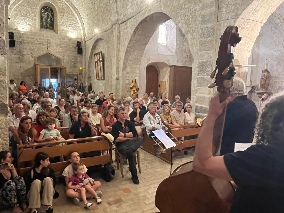 joncourj's tweet image. Grand succès du concert de jazz à l&apos;église de #Coursegoules au profit de la restauration du tableau &quot;Ames du Purgatoire&quot; de l&apos;église, soutenue par la
@fond_patrimoine des #AlpesMaritimes. 
Cette belle toile ancienne mérite votre soutien ▶ fondation-patrimoine.org/les-projets/ta…