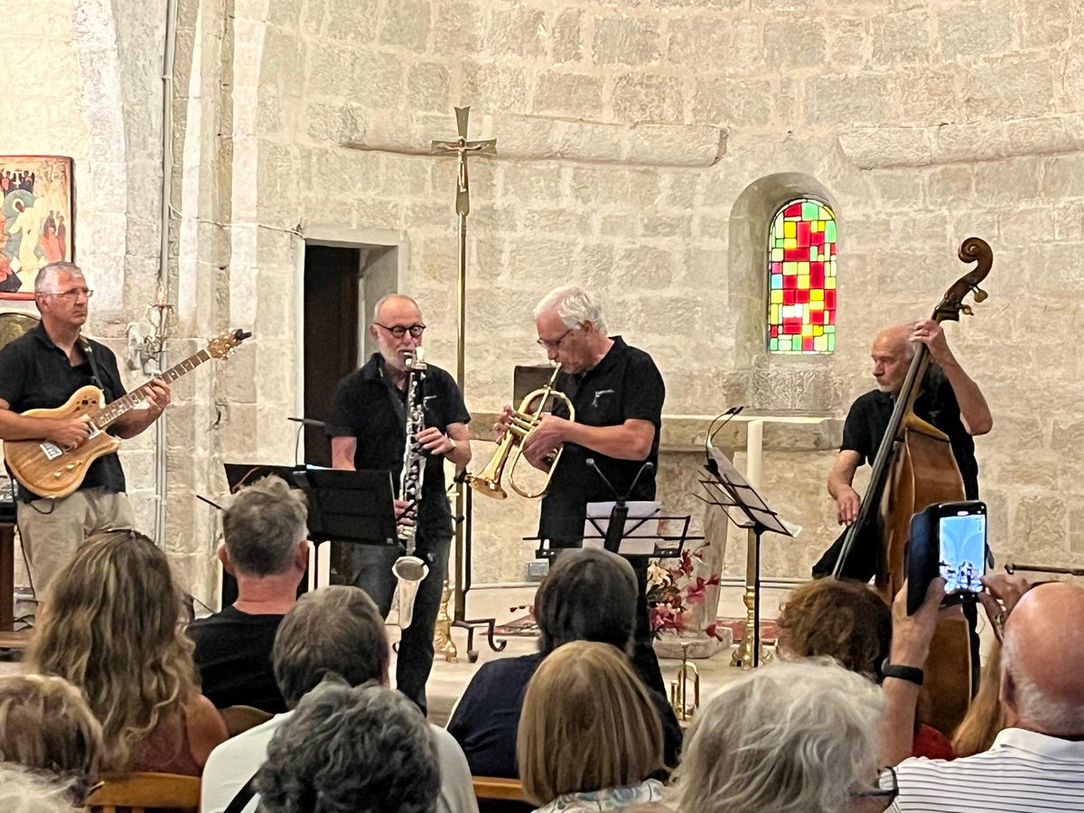 joncourj's tweet image. Grand succès du concert de jazz à l&apos;église de #Coursegoules au profit de la restauration du tableau &quot;Ames du Purgatoire&quot; de l&apos;église, soutenue par la
@fond_patrimoine des #AlpesMaritimes. 
Cette belle toile ancienne mérite votre soutien ▶ fondation-patrimoine.org/les-projets/ta…