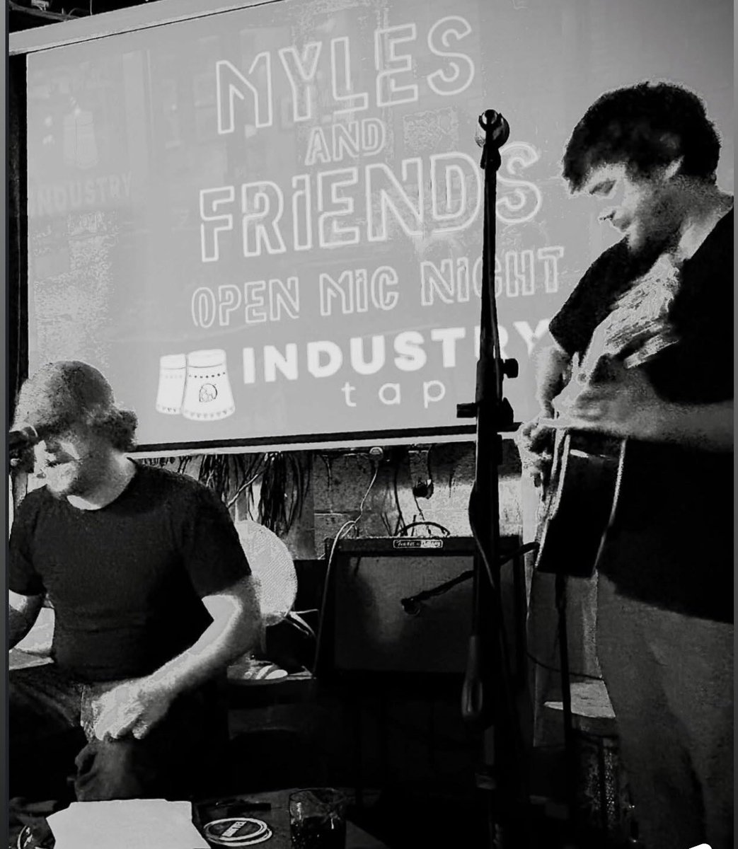 A brilliant night having a little acoustic get together with some musician mates at <a href="/IndustrytapShef/">IndustryTap</a> in Sheffield last night