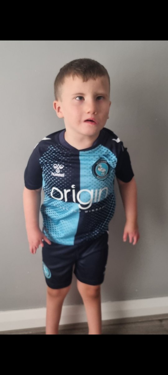 Ellis in the new home kit. <a href="/wwfcofficial/">Wycombe Wanderers</a>  <a href="/theWycombeWay/">The Wycombe Way</a>  @TheWycombeZone