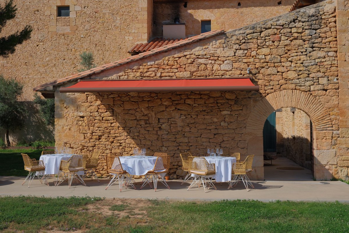 ConsolacionH's tweet photo. 🍽️   Preparándonos para recibiros en la terraza  🌞 
#Restaurant #Gastronomia #food #Kitchen #Chef #Foodie #Igfood #instafood #Restaurante #Gourmet #GoodFood #TopRestaurant #hotel #hotelviews #travel #viaje #viatge #vouyage #reise #travelling #boutiqueHotel #luxur https://t.co/w8L082gdk4
