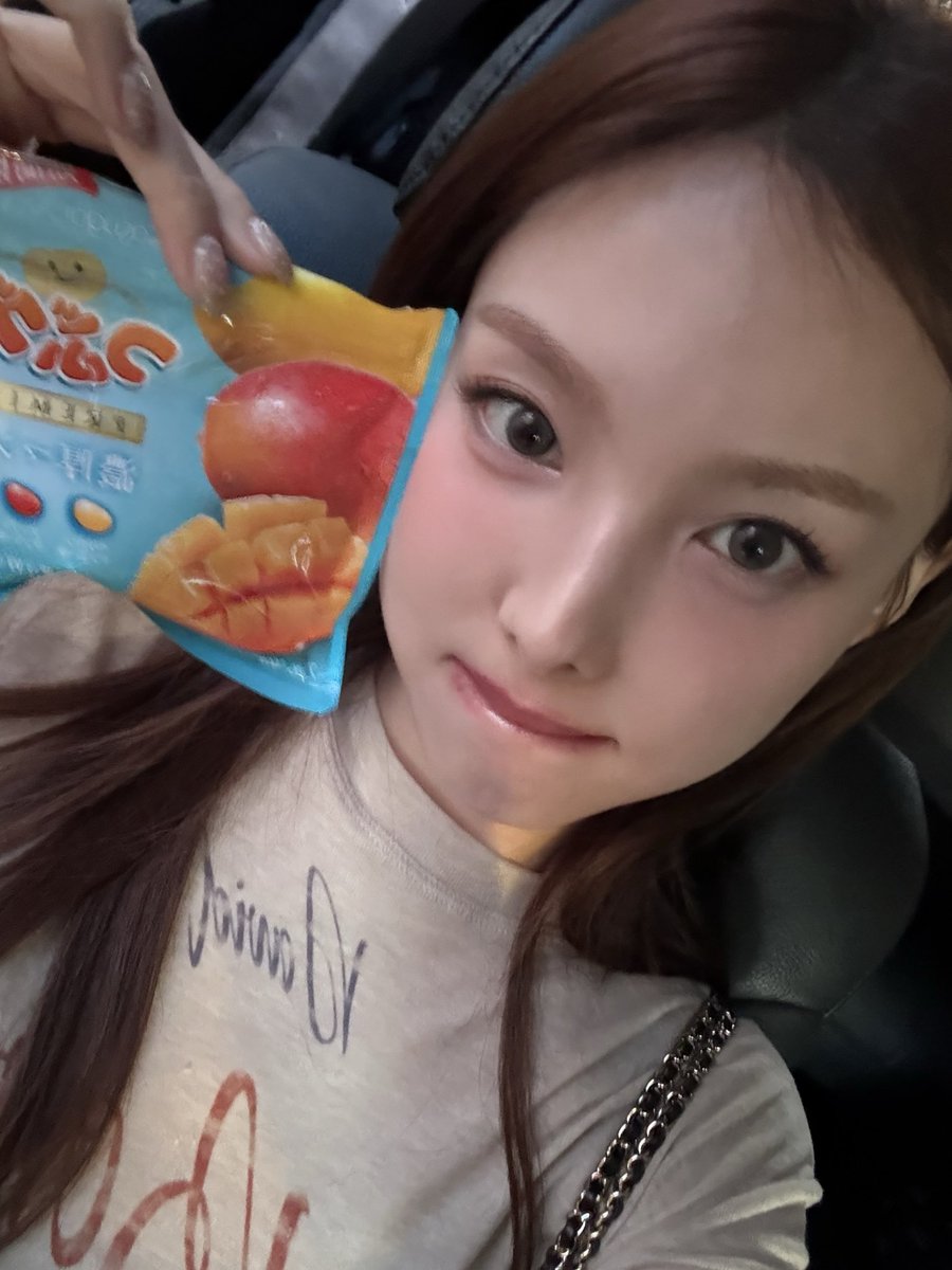 나연🫧 tweet media