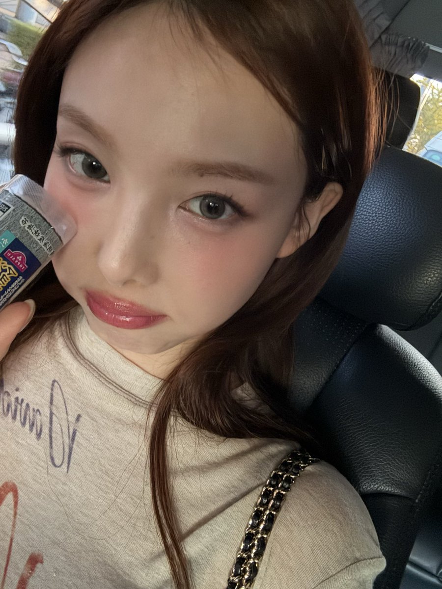 나연🫧 tweet media