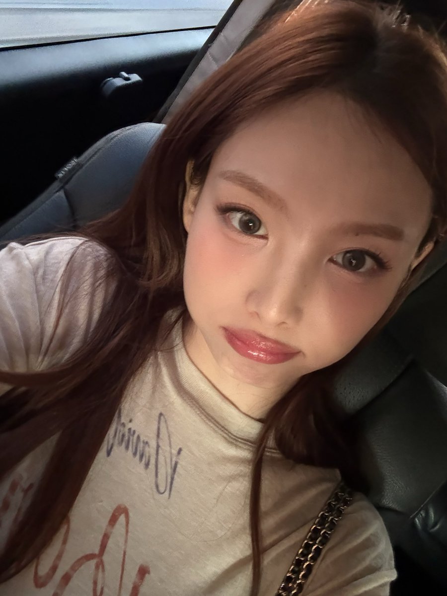 나연🫧 tweet media
