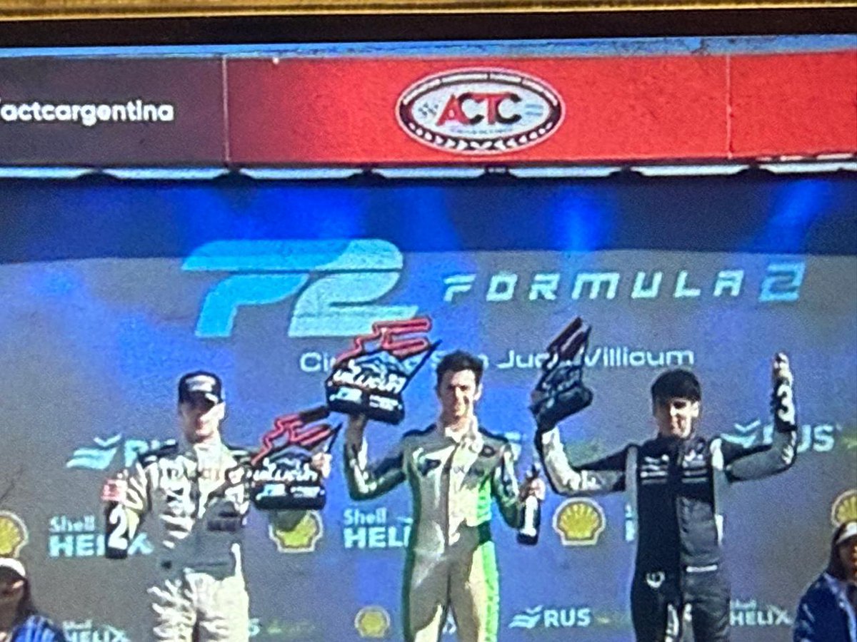 Rolo_Figueroa's tweet photo. ORGULLO NEUQUINO

Gran carrera de Valentín Jara en la Fórmula 2 Argentina, llevando la bandera de Neuquén a lo más alto en el Circuito Internacional de San Juan – Villicum.

Valentín, quien lidera el campeonato de pilotos de la categoría, sabe que cuenta con todo nuestro apoyo para seguir demostrando que el deporte neuquino tiene presente y futuro.