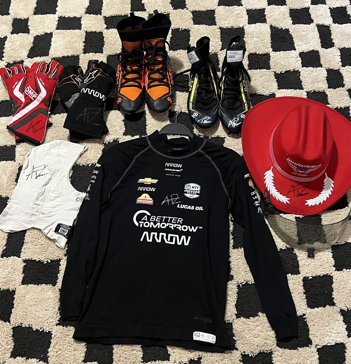 NJIndy5002021's tweet image. Figured I would share my wife’s current @AlexanderRossi collection. Collection consists of race worn gloves, boots, and nomex. Can’t forget the boots Rossi wore during the Java House commercial. #IndyCar #edcarpenter #javahouse