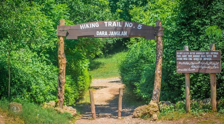 Islamabadies's tweet photo. 🔴 The #Islamabad administration has informed that several hiking trails of #MargallaHills will be temporarily closed for security purposes before the Markah-e-Haq and Independence Day events at #JinnahStadium on August 13 and 14.
As per the notice, #Trail2, #Trail3, #Trail4, #Trail5, and the track behind #Saidpur village will not be accessible to visitors on August 12 and 13.