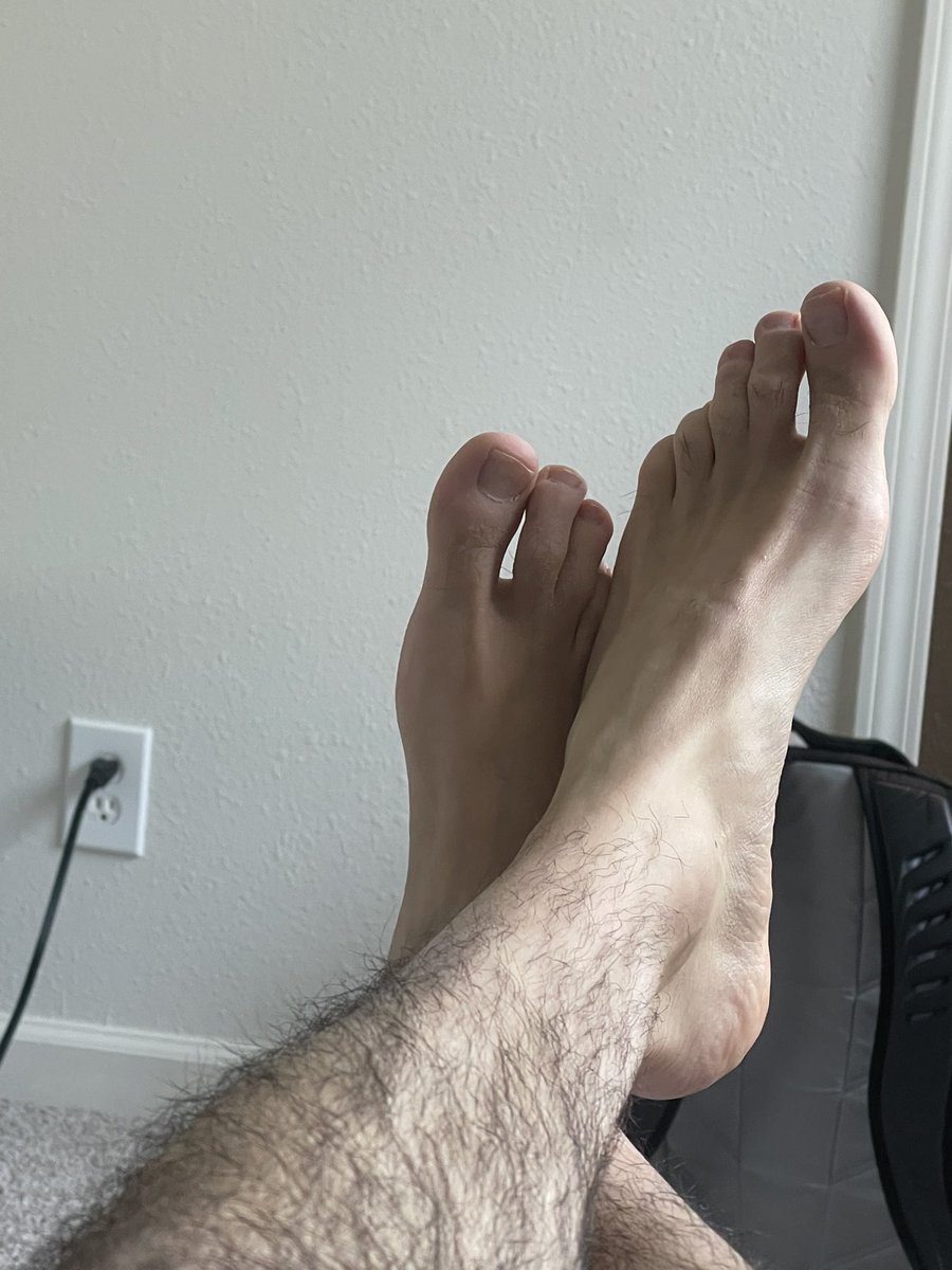 Relax at my feet beta. Face at those feet! We both know your place in this world #inferior #cashslave #findom