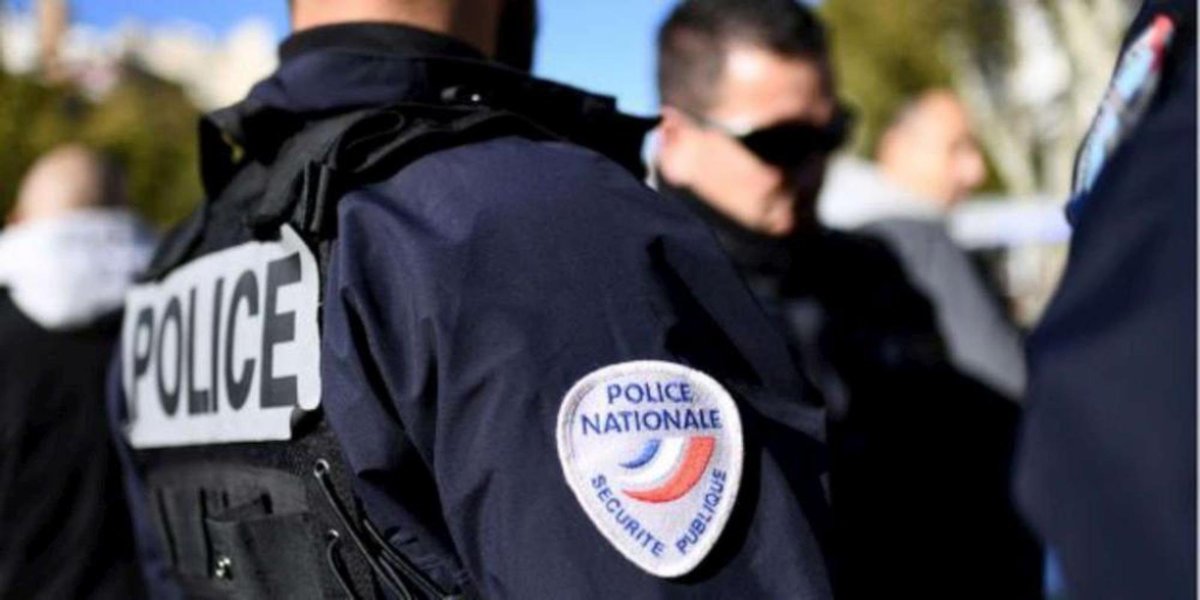 Frontieresmedia's tweet photo. 🗞️Un Algérien de 34 ans, en situation irrégulière et visé par une obligation de quitter le territoire français (OQTF), a été placé en détention provisoire après l’agression sexuelle présumée d’une jeune fille de 17 ans dans le tramway bordelais.

https://t.co/Gi4KKPPKvN https://t.co/P9Bb9tspPz