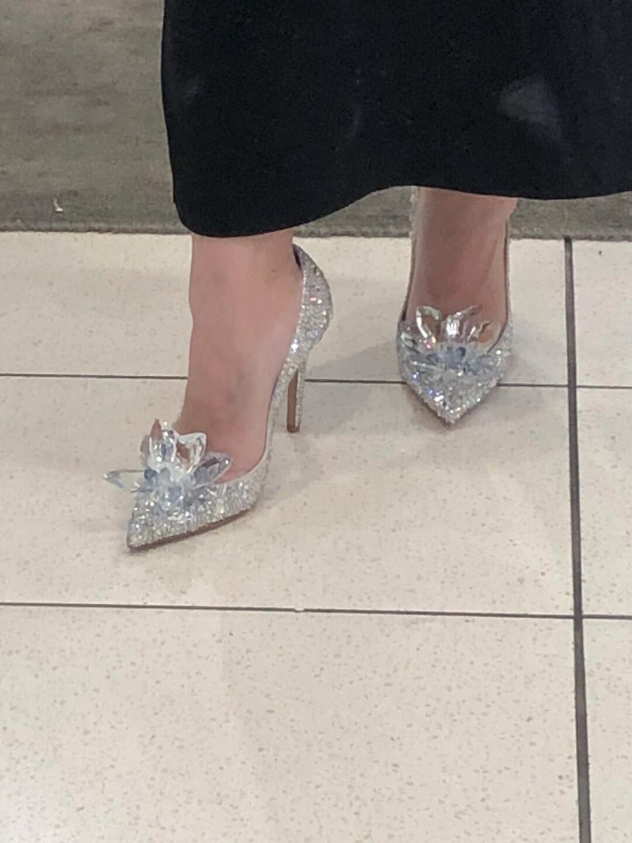 Quickprint2uAva's tweet photo. Stepping out in style with these sparkling heels! A touch of glam for any occasion. ✨👠 #FashionGoals #ShoeLove https://t.co/cFFJEGBIAu