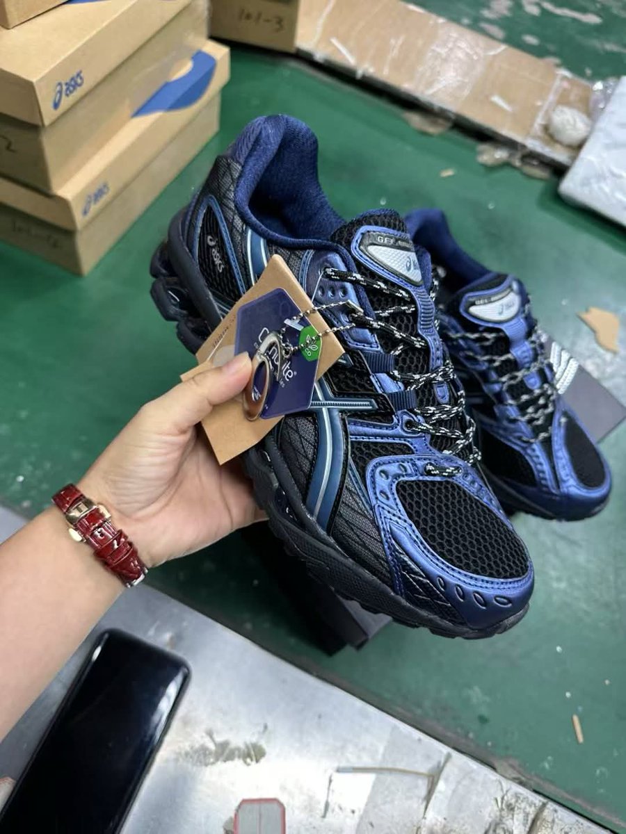 RheinaHerlina22's tweet photo. Best sneakers ever 
Asics gel nimbus 10:1 
Metalic blue
Unisex
#cekWAdibio #kasual #running #hiking #sports #rheshoesshop https://t.co/AZPNcAYckr