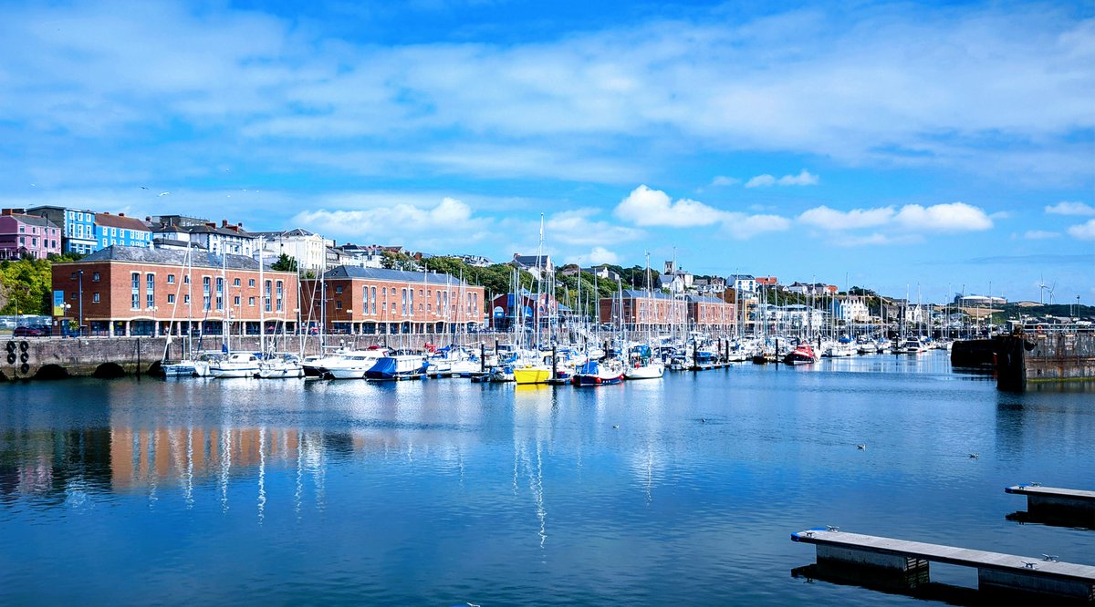 MartinJonesNAEA's tweet photo. Had a lovely time down @milfordwfront  for the #WaterfrontWeekender now having a cuppa the other side with @Jinxxy @TyHotels Milford Haven looks good 🙌🏴󠁧󠁢󠁷󠁬󠁳󠁿☀️ @milfordmarina is class 🏴󠁧󠁢󠁷󠁬󠁳󠁿☀️🙌 https://t.co/wE7io8Se2R